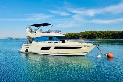Yacht