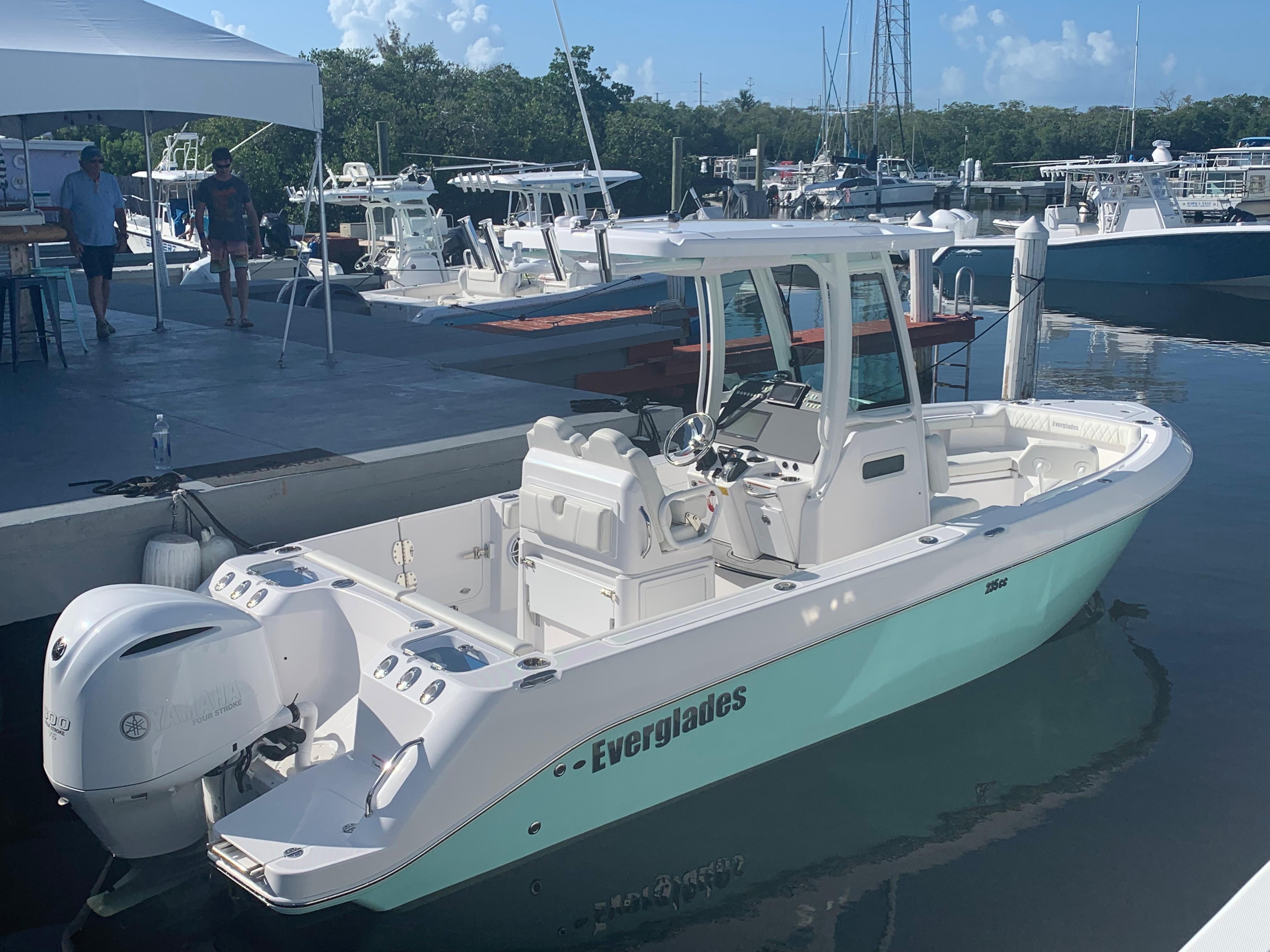 2022 Everglades 235 Center Console Bateaux à console centrale à vendre
