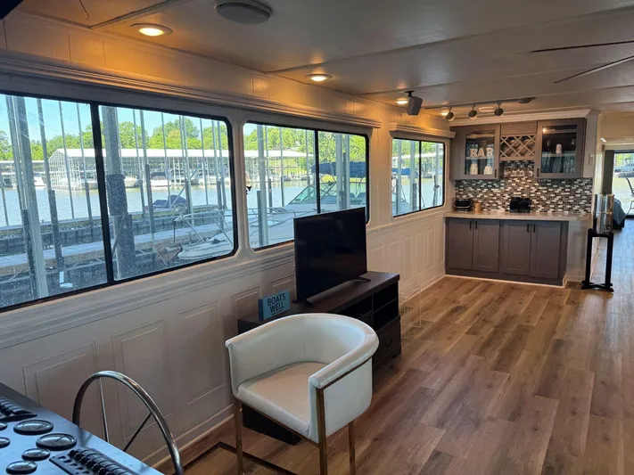  Yacht Photos Pics Interior of 1986 Stardust Cruisers 18 X 80 houseboat with modern decor and waterfront view.