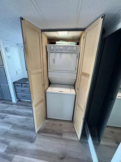  Yacht Photos Pics Stacked washer and dryer in 1986 Stardust Cruisers 18 X 80 houseboat interior.