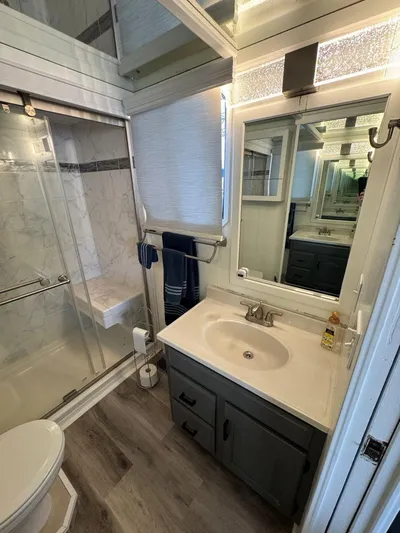  Yacht Photos Pics Bathroom interior of 1986 Stardust Cruisers 18 X 80 Houseboat with modern fixtures.
