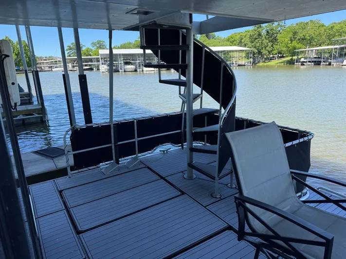 Yacht Photos Pics 1986 Stardust Cruisers 18 X 80 Houseboat with spiral staircase and lake view.