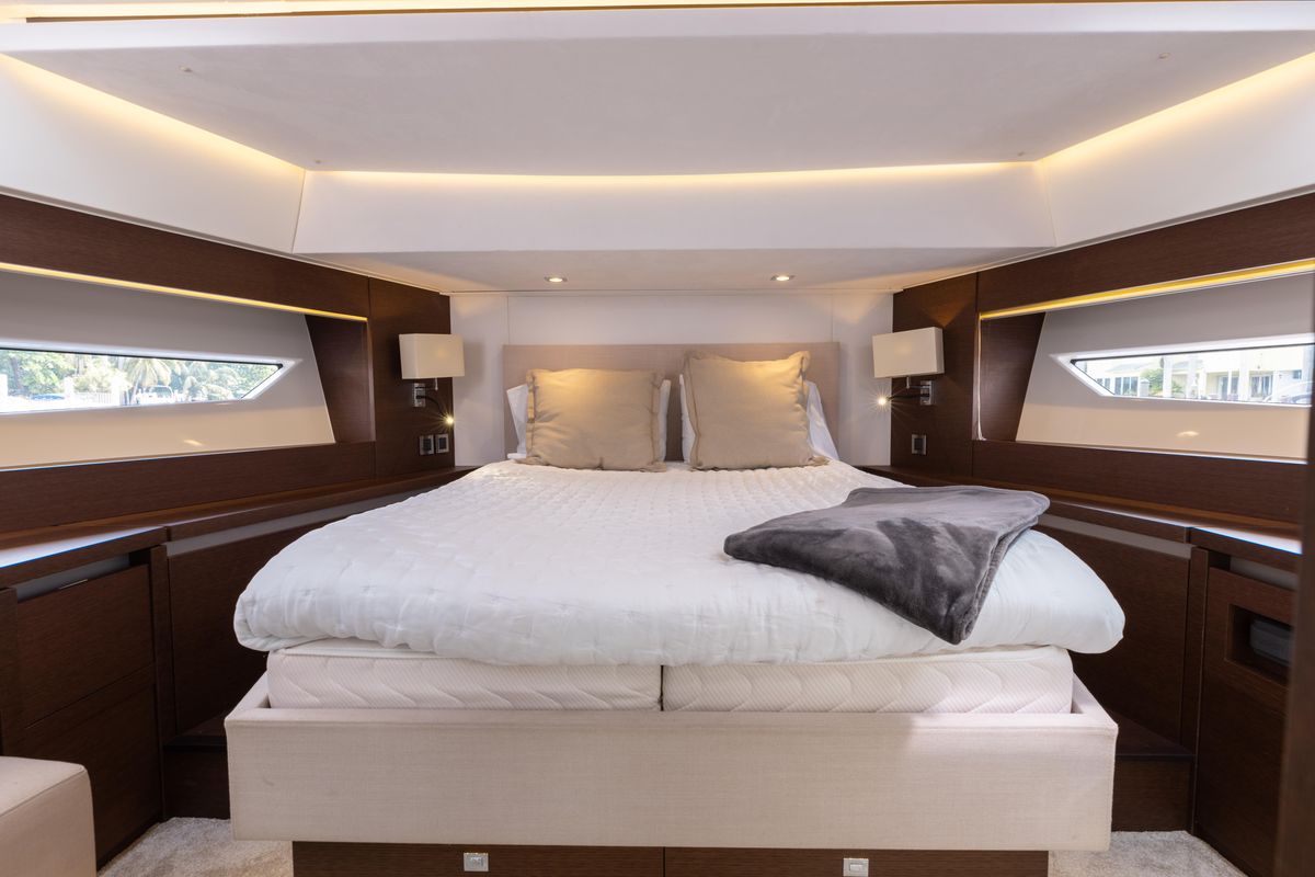 2017 Prestige 63 