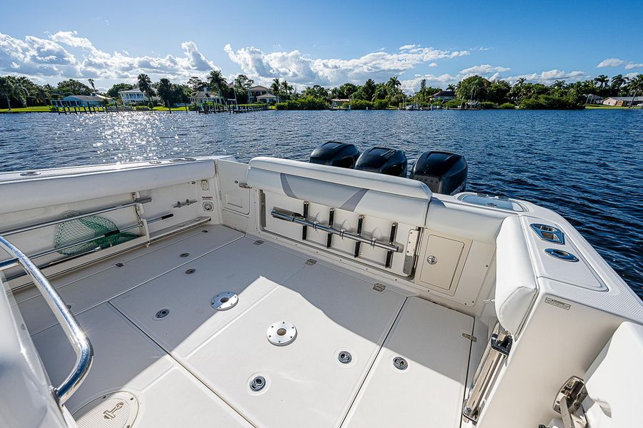 2013 Boston Whaler 370 Outrage