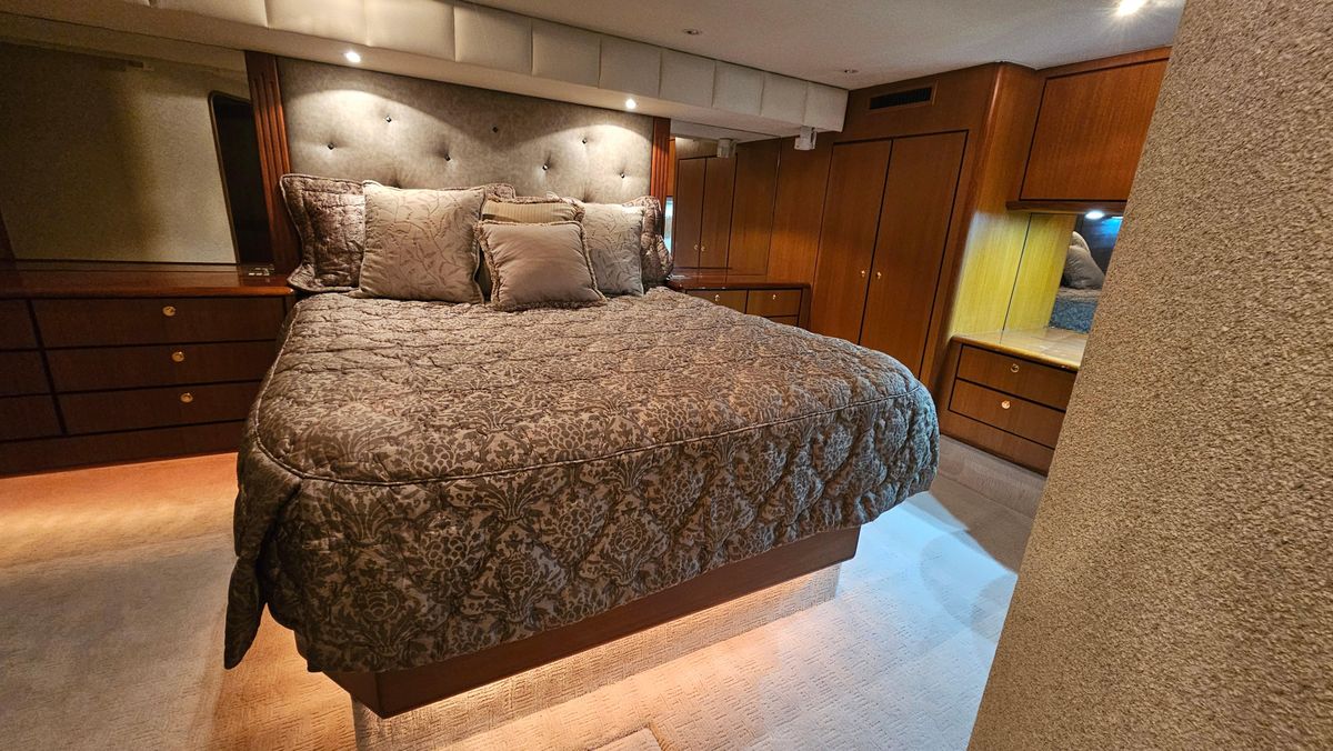 2000 Ocean Yachts 70 