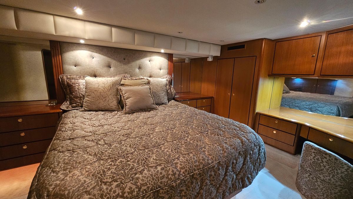 2000 Ocean Yachts 70 