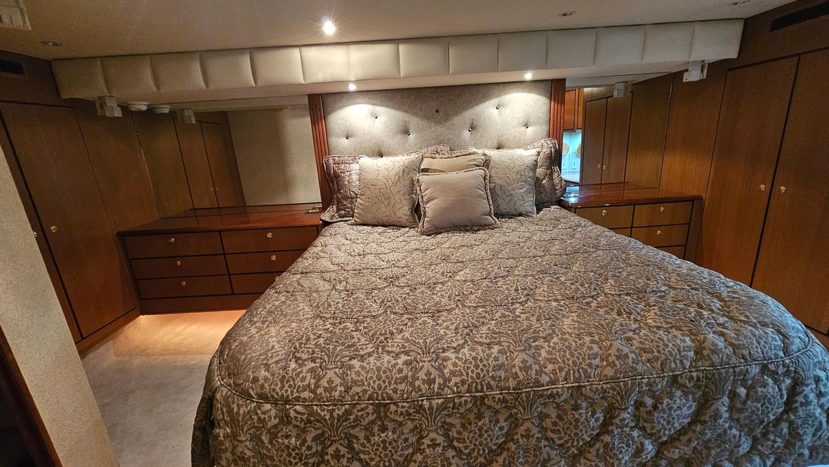 2000 Ocean Yachts 70 