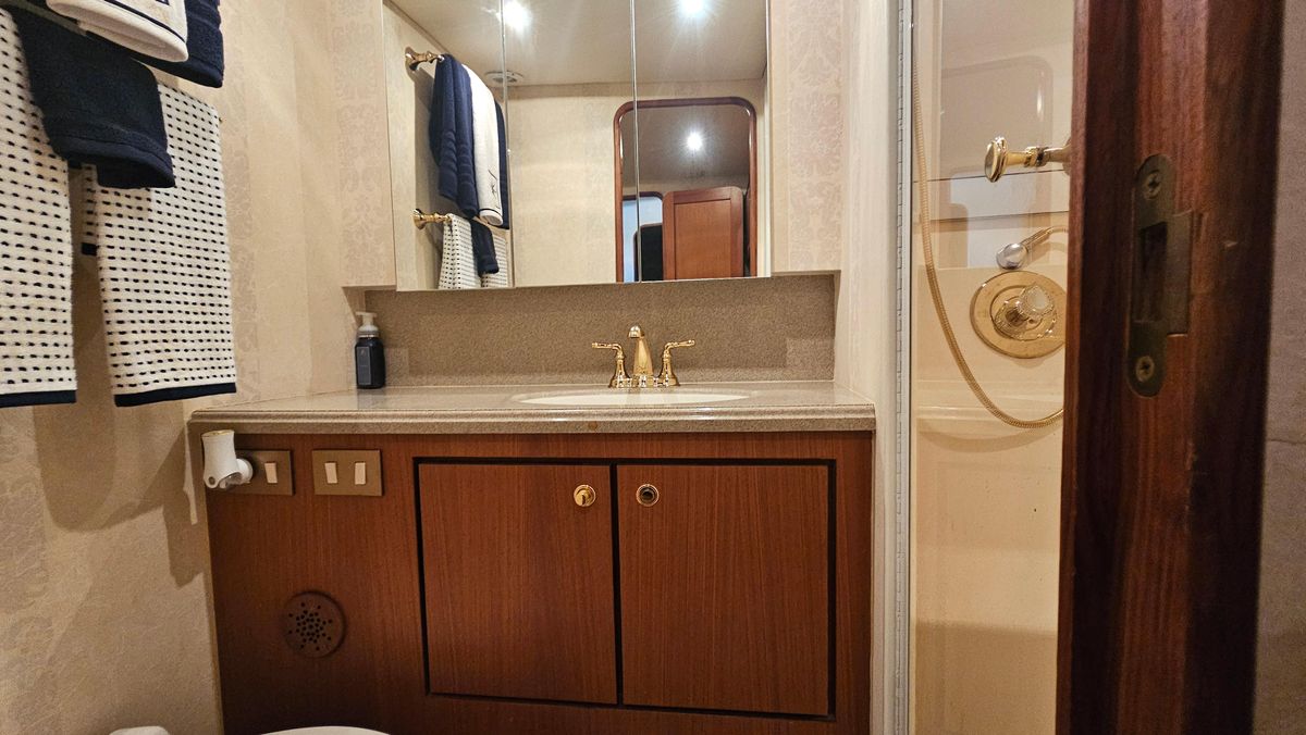 2000 Ocean Yachts 70 