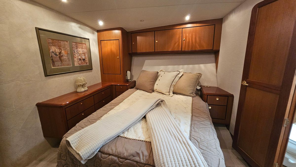 2000 Ocean Yachts 70 