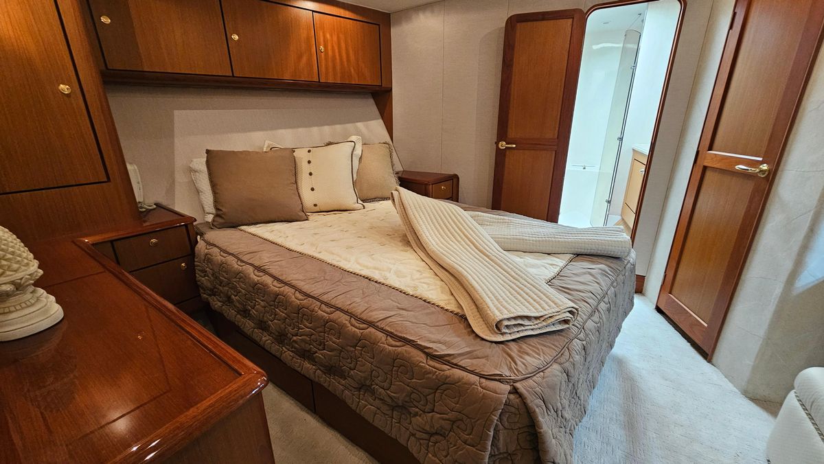 2000 Ocean Yachts 70 