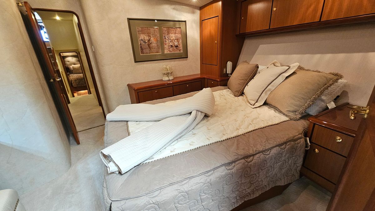 2000 Ocean Yachts 70 