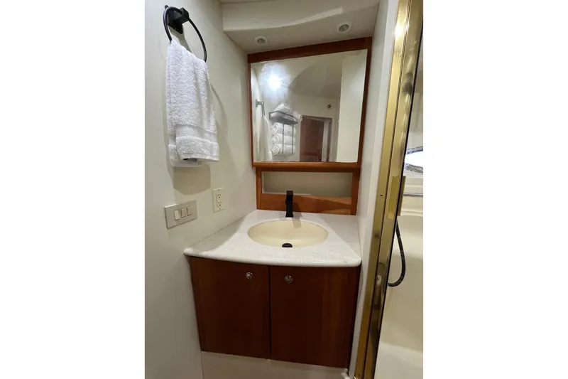 Everyday Yacht Photos Pics 2003 Silverton 453 Motor Yacht bathroom with sink, mirror, and towel rack.