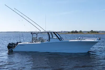 Front Runner 37 Catamaran