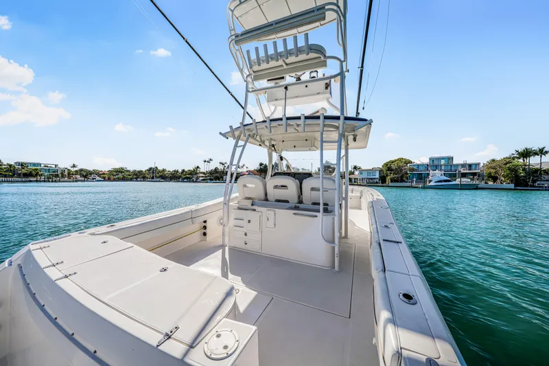  Yacht Photos Pics 2016 Stamas 390 Tarpon boat on water, featuring spacious deck and seating area.