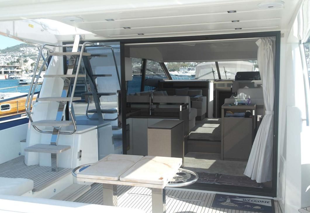 2018 Prestige 53 
