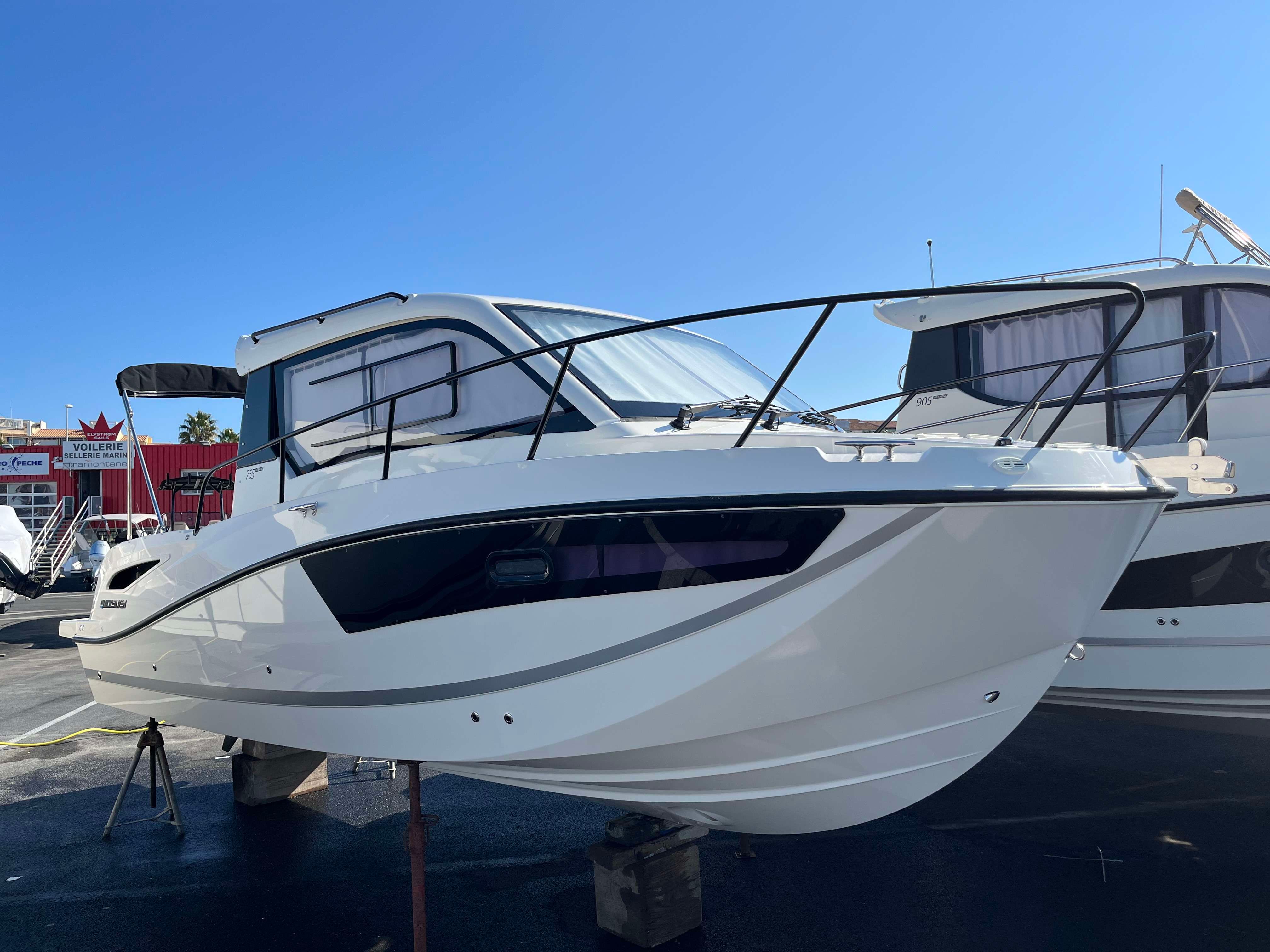 2025 Quicksilver Activ 755 Weekend