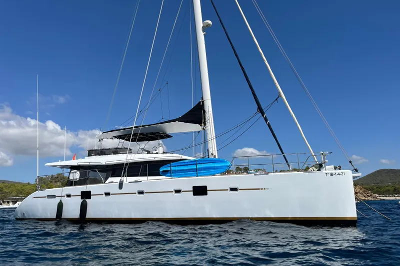 Sunreef 60 Yacht Photos Pics Luxury Sunreef 60 catamaran yacht from 2005 sailing on a clear blue sea.