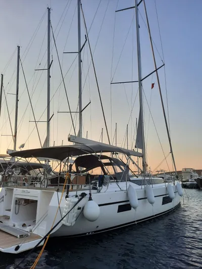 Bella Donna Yacht Photos Pics 