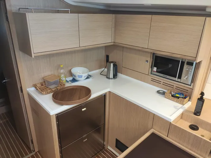 Bella Donna Yacht Photos Pics 