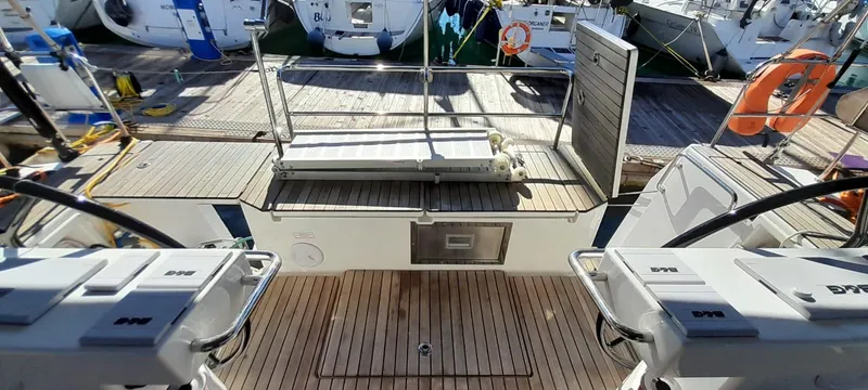 Bella Donna Yacht Photos Pics 