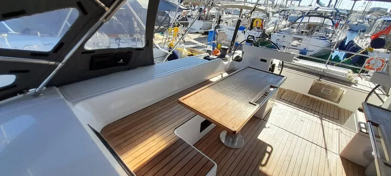 Bella Donna Yacht Photos Pics 