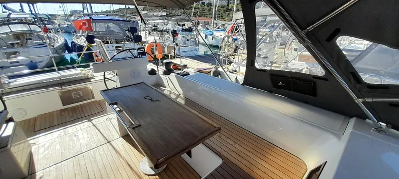 Bella Donna Yacht Photos Pics 