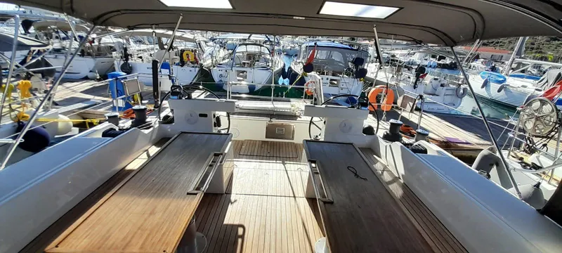 Bella Donna Yacht Photos Pics 