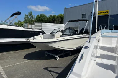 2023 Bayliner Element M17