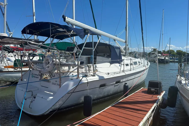 Mischievous Mermaid Yacht Photos Pics 2004 Hunter Deck Salon sailboat docked at marina under clear blue sky.