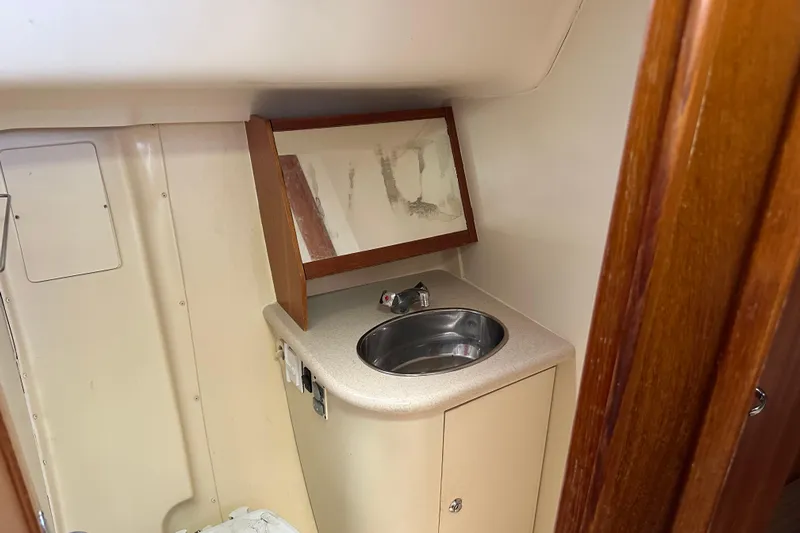 Mischievous Mermaid Yacht Photos Pics 2004 Hunter Deck Salon yacht bathroom with sink and mirror.