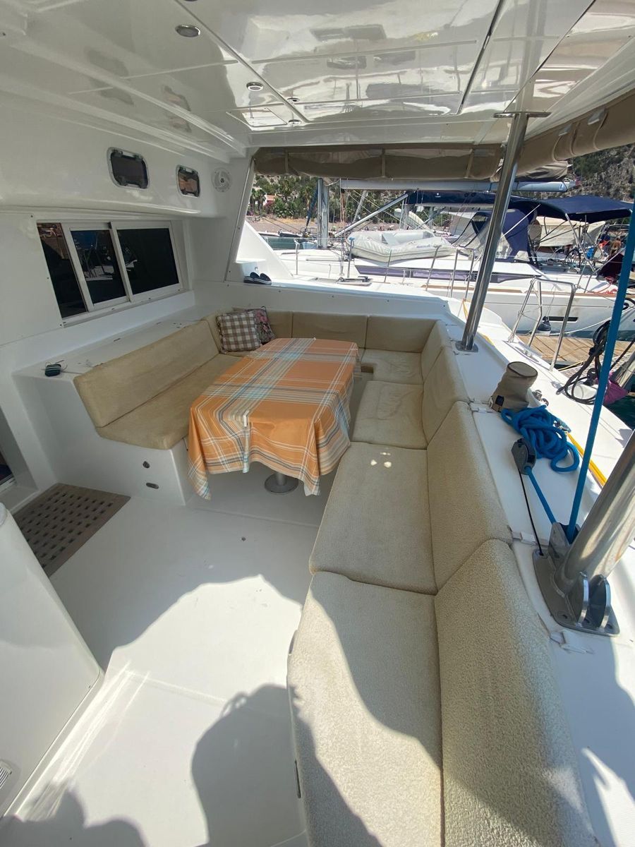 2010 Lagoon 44 