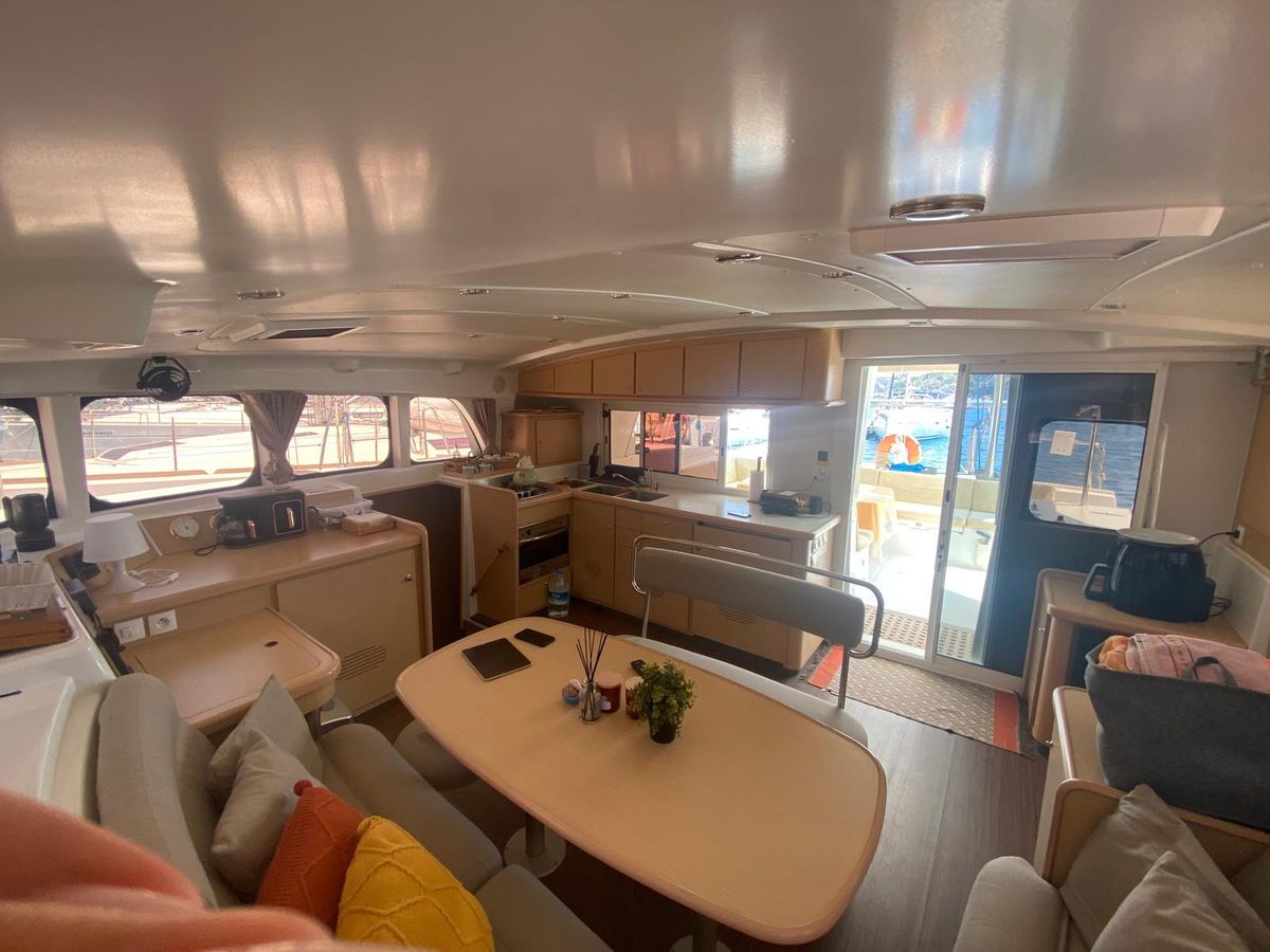 2010 Lagoon 44 