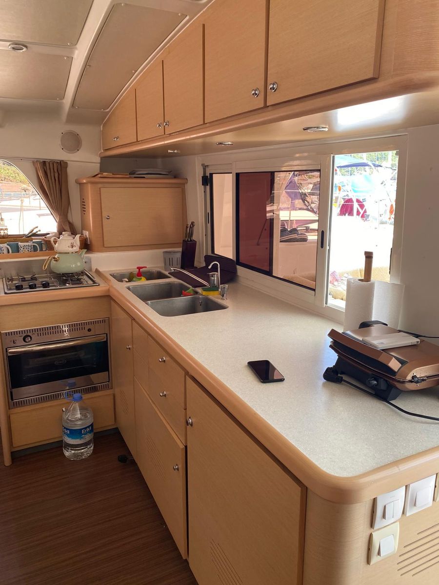 2010 Lagoon 44 