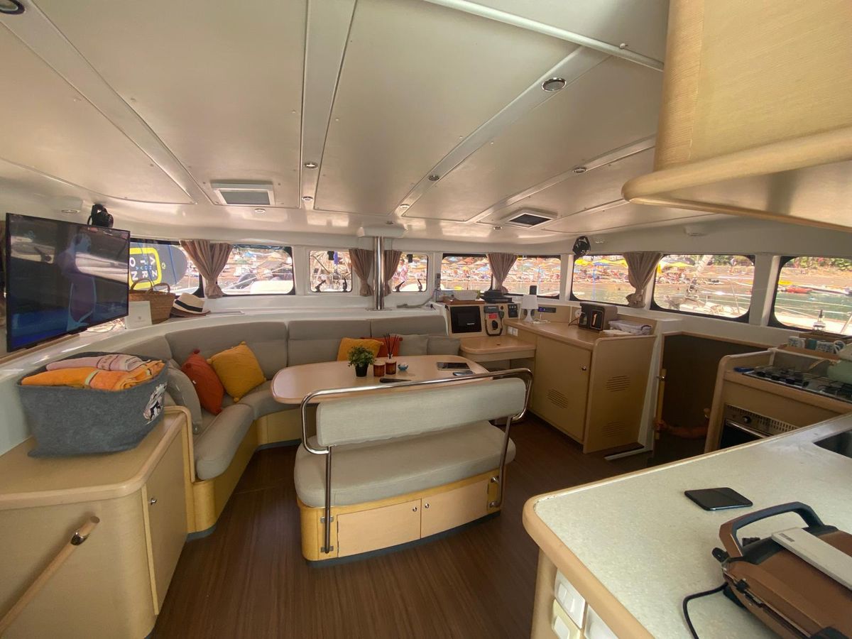 2010 Lagoon 44 