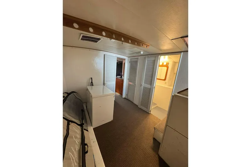  Yacht Photos Pics Interior of 1992 Blackwell Custom Carolina boat with white walls and carpeted floor.