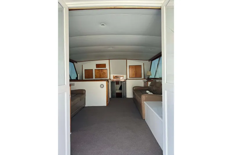  Yacht Photos Pics Interior of 1992 Blackwell Custom Carolina boat, featuring spacious seating and wooden accents.