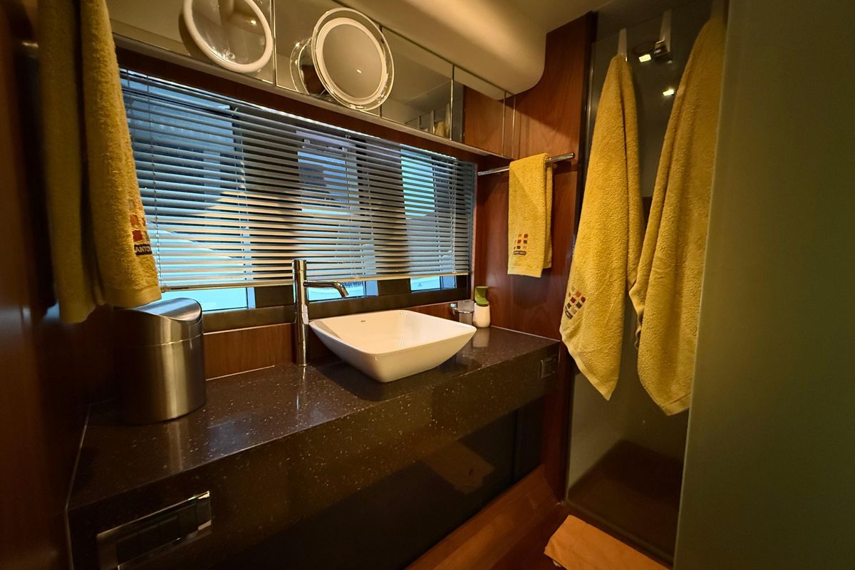 2012 Fairline 57 