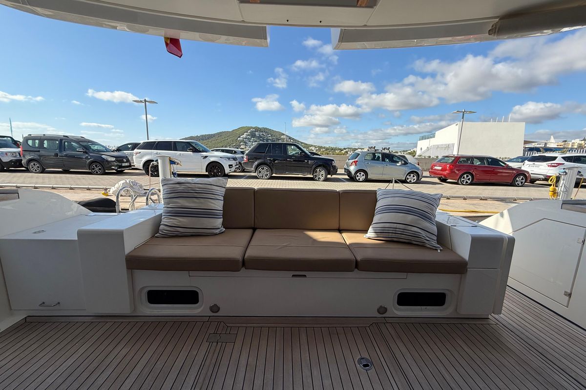 2012 Fairline 57 