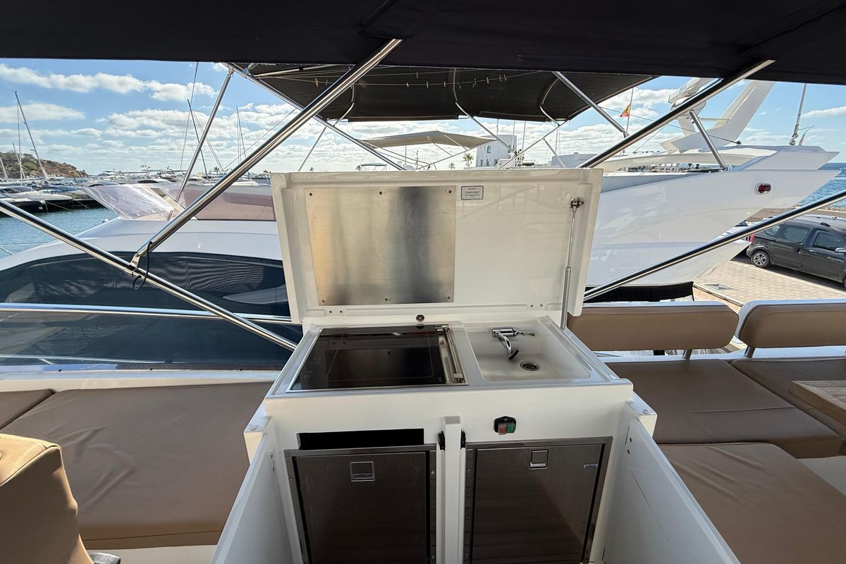 2012 Fairline 57 