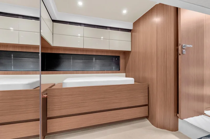 Eyiii Yacht Photos Pics 