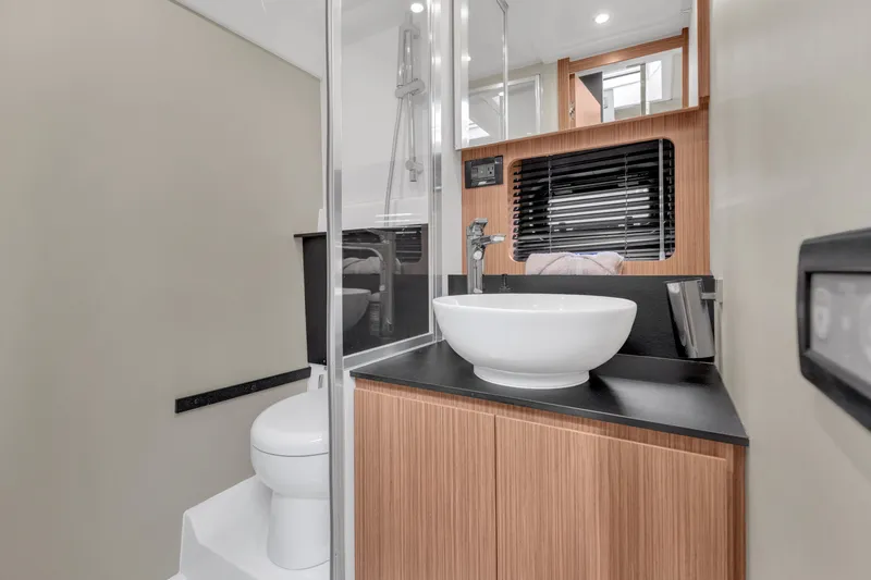 Eyiii Yacht Photos Pics 