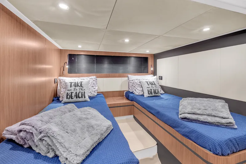 Eyiii Yacht Photos Pics 