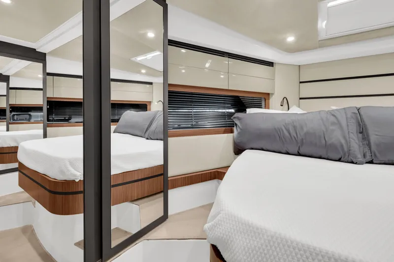 Eyiii Yacht Photos Pics 