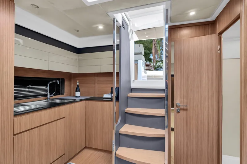 Eyiii Yacht Photos Pics 