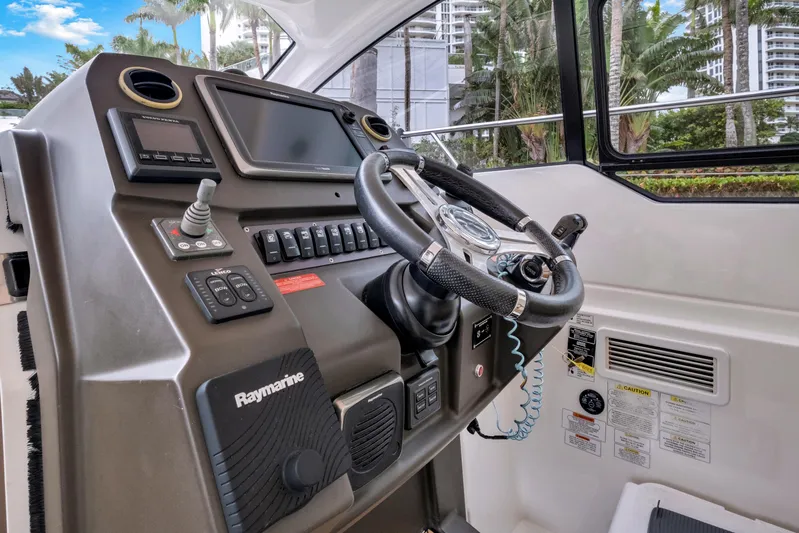 Eyiii Yacht Photos Pics 