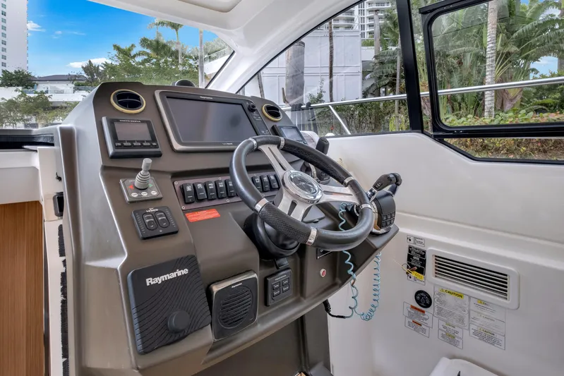 Eyiii Yacht Photos Pics 