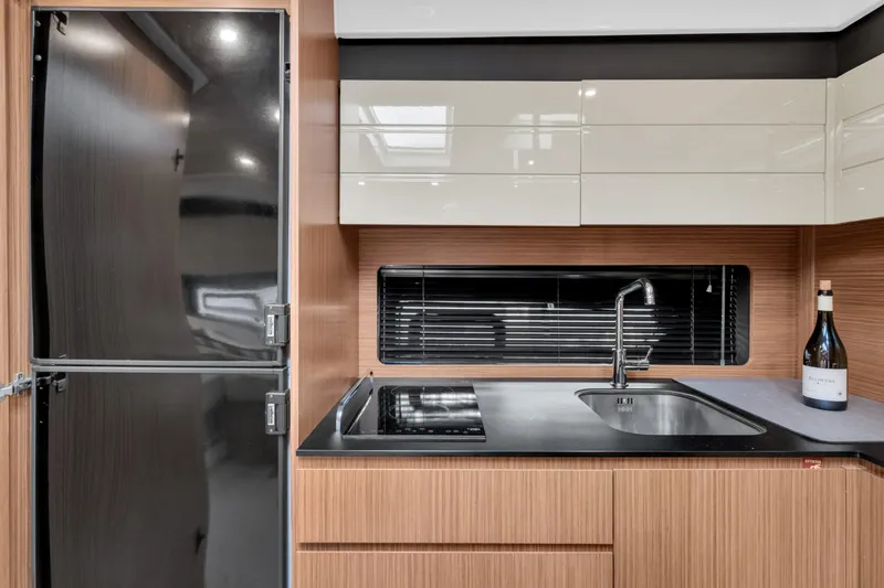 Eyiii Yacht Photos Pics 