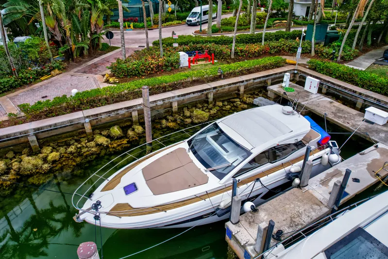 Eyiii Yacht Photos Pics 