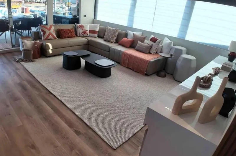  Yacht Photos Pics Luxurious living area on Inace AVENTURA 106 yacht, featuring modern decor and comfortable seating.