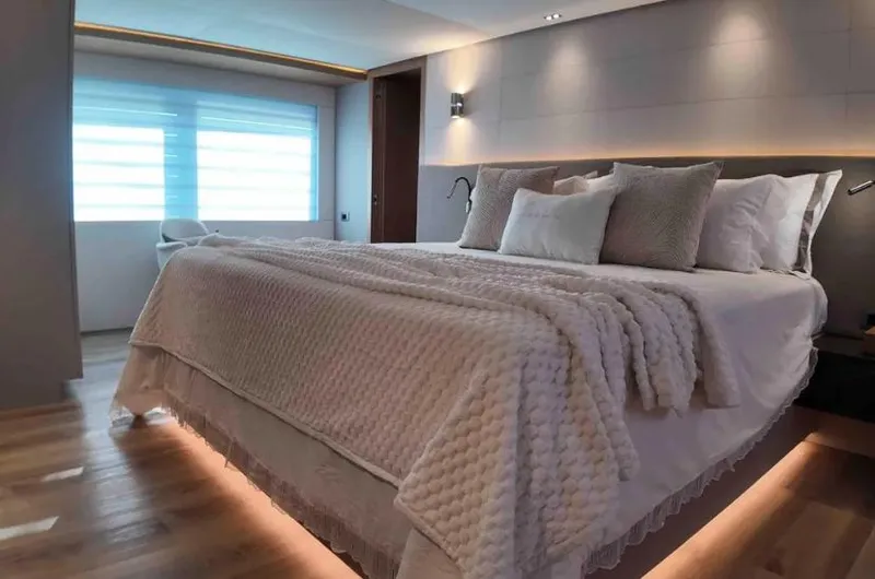  Yacht Photos Pics Luxurious bedroom on Inace AVENTURA 106 yacht, featuring elegant bedding and modern lighting, 2027 model.